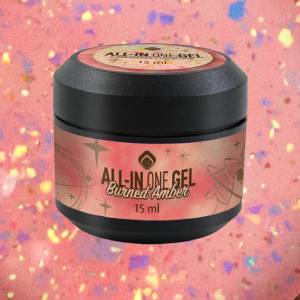 All in One Gel Burned Amber All in One Gel Burned Amber TPO Free – топъл огнен блясък All in One Gel Burned Amber TPO Free е ултра блестящ гел с наситен огнен кехлибарен отблясък. Топлите бронзово-оранжеви пигменти и блестящи частици създават ефект на разтопен кехлибар, който придава разкош и дълбочина на ноктите. Формулата е TPO-free и хипоалергенна, която позволява безопасно изпичане без парене и е подходяща за клиенти с чувствителни нокти. Гелът е самоизравняващ се, със средно-гъста консистенция и осигурява силна адхезия без пожълтяване или драскоти. С него можете да изграждате, укрепвате и декорирате ноктите в една стъпка.
